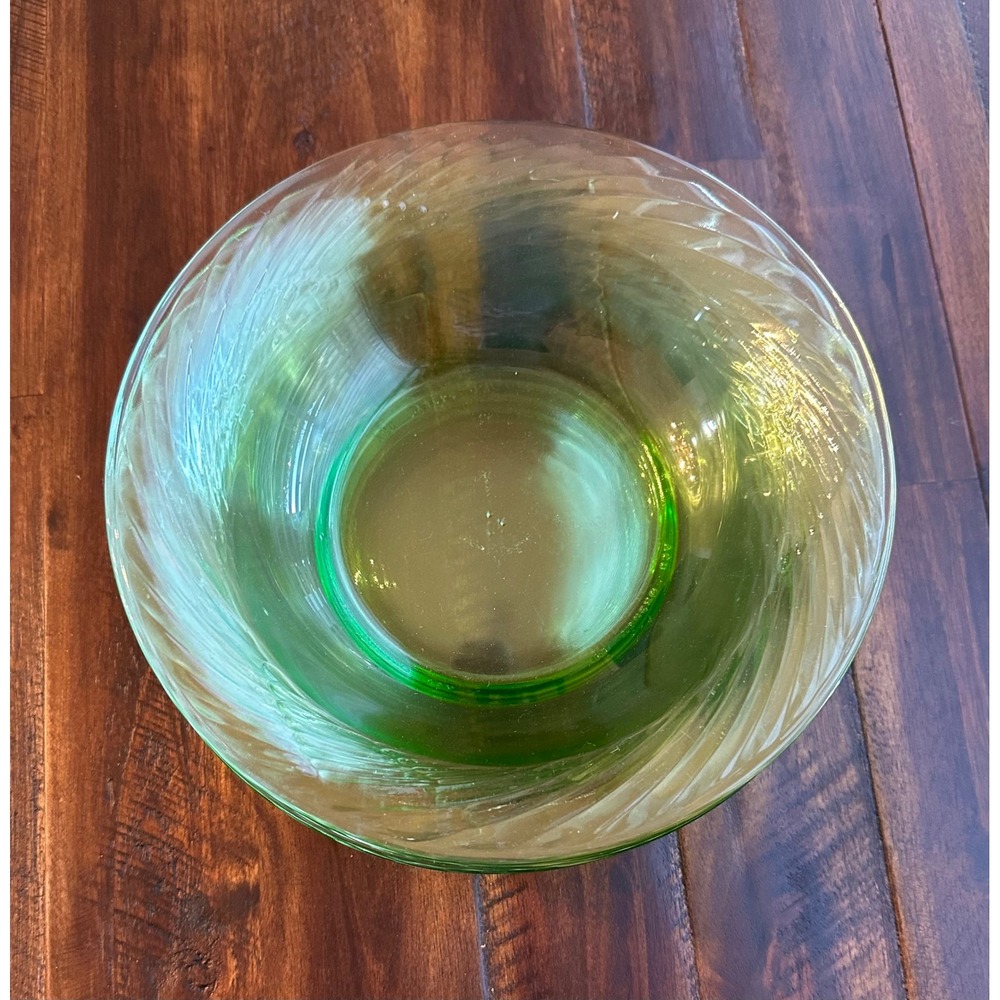Pyrex Green Glass Swirl Bowls Set of 4 Vintage Ribbed Serving Salad Bowls 7 inch - Picture 2 of 5